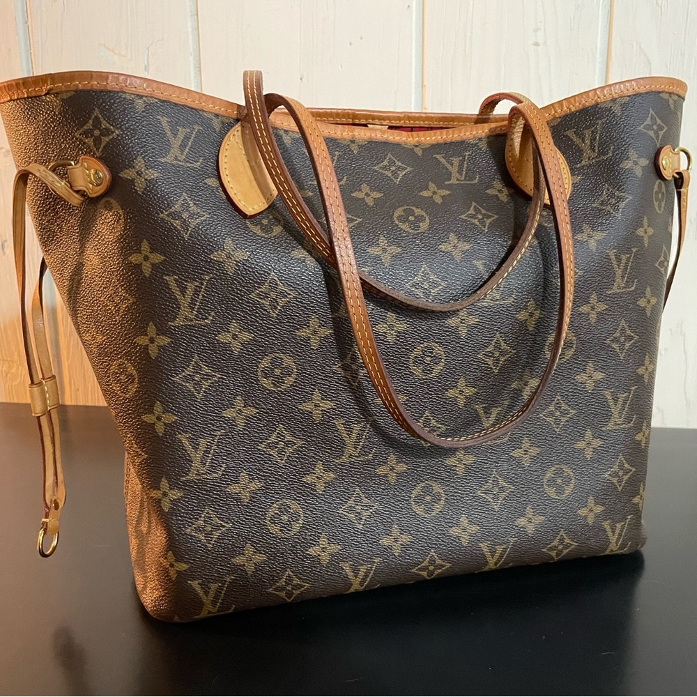 Louis Vuitton Neverfull MM Monogram Tote Bag Purse